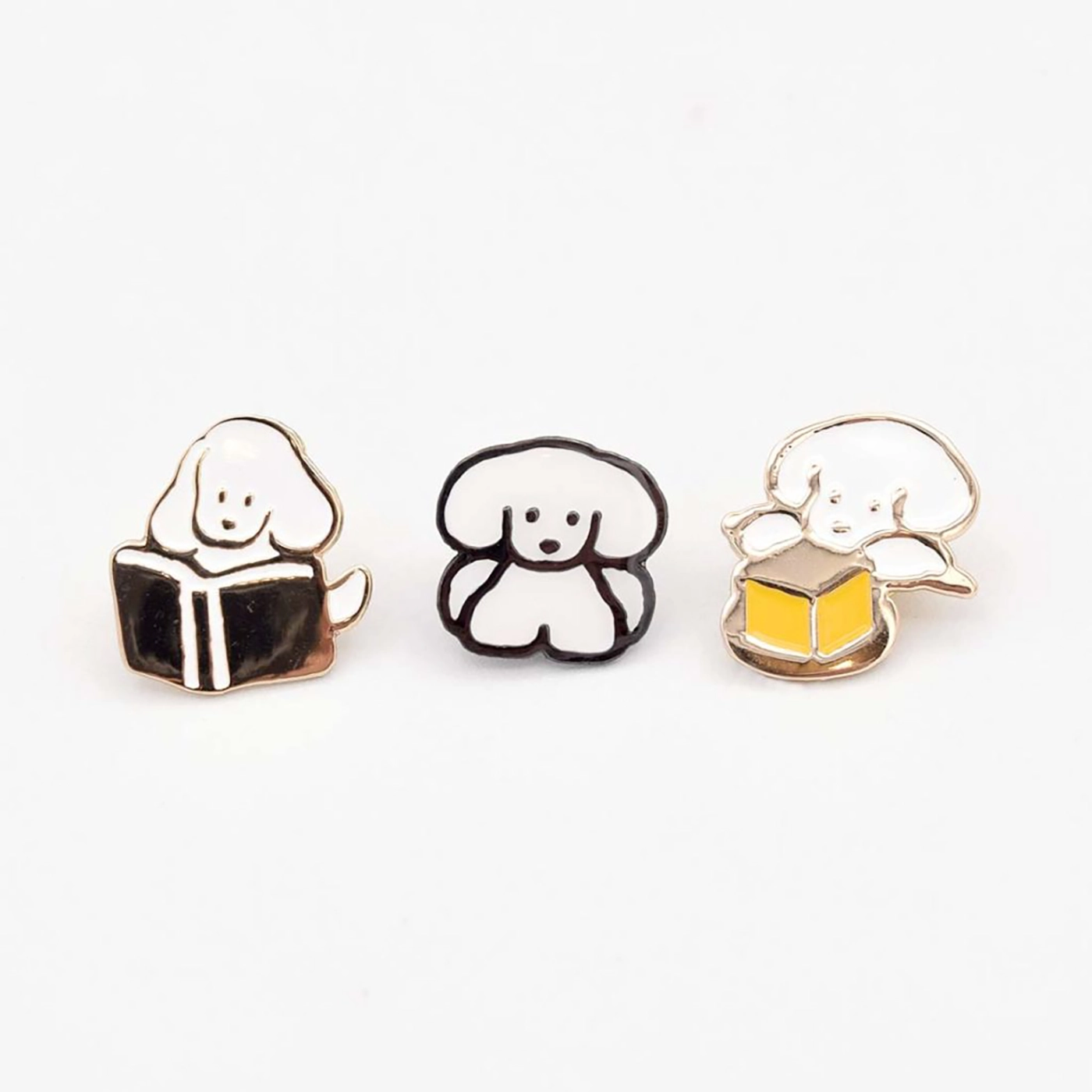 犬のピンバッジ